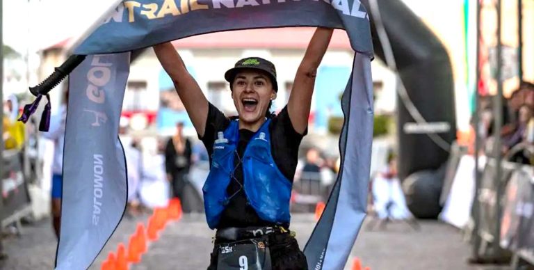 Ultramaratonista tica Gabriela Soto gana una de las carreras de trail running más exigentes de México