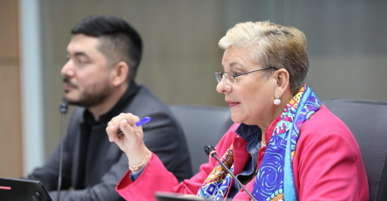 13 congresistas presentan moción de censura contra ministra de Educación, Anna Katharina Müller