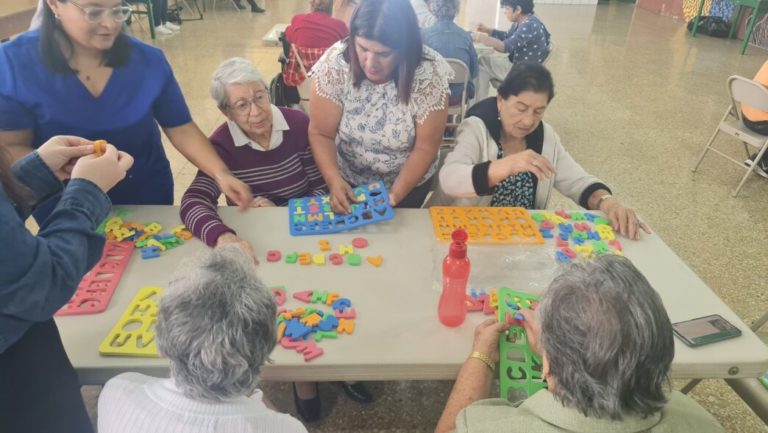 Adultos mayores con padecimientos neurocognitivos reciben terapia gratuita gracias a proyecto municipal