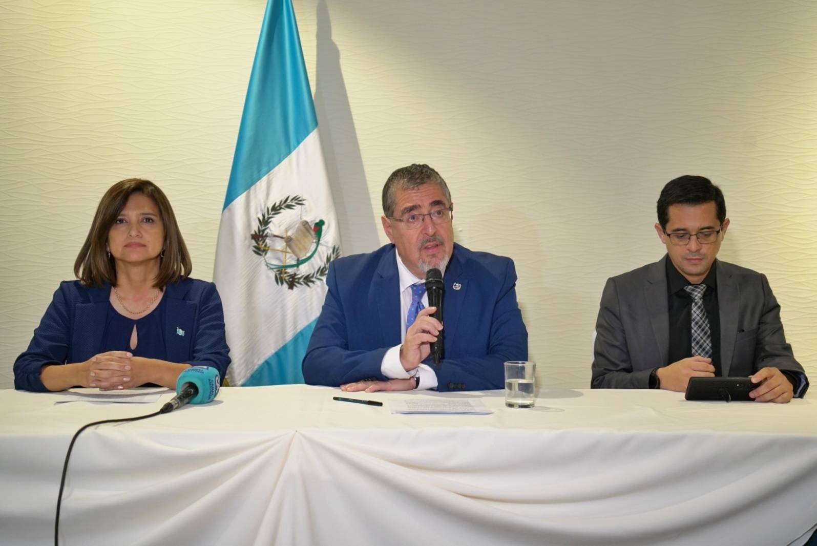 Imagen principal del artículo: Presidente electo de Guatemala rompe diálogo con gobierno saliente