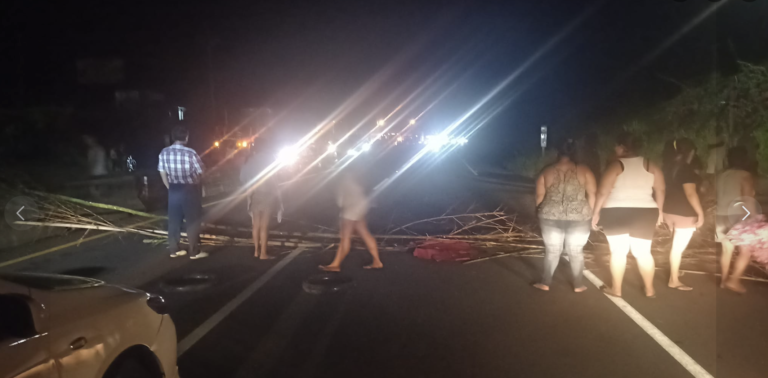 Gobierno logra "solución momentánea" a manifestación que bloqueó la ruta 32 durante los últimos días