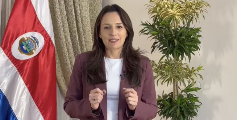 Natalia Díaz refuta a Arias: asegura que presidente legislativo rechaza reuniones