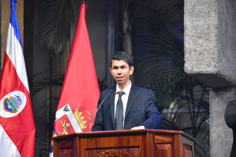 Luis Amador consulta formalmente si puede aspirar a ser candidato a la presidencia con el PUSC