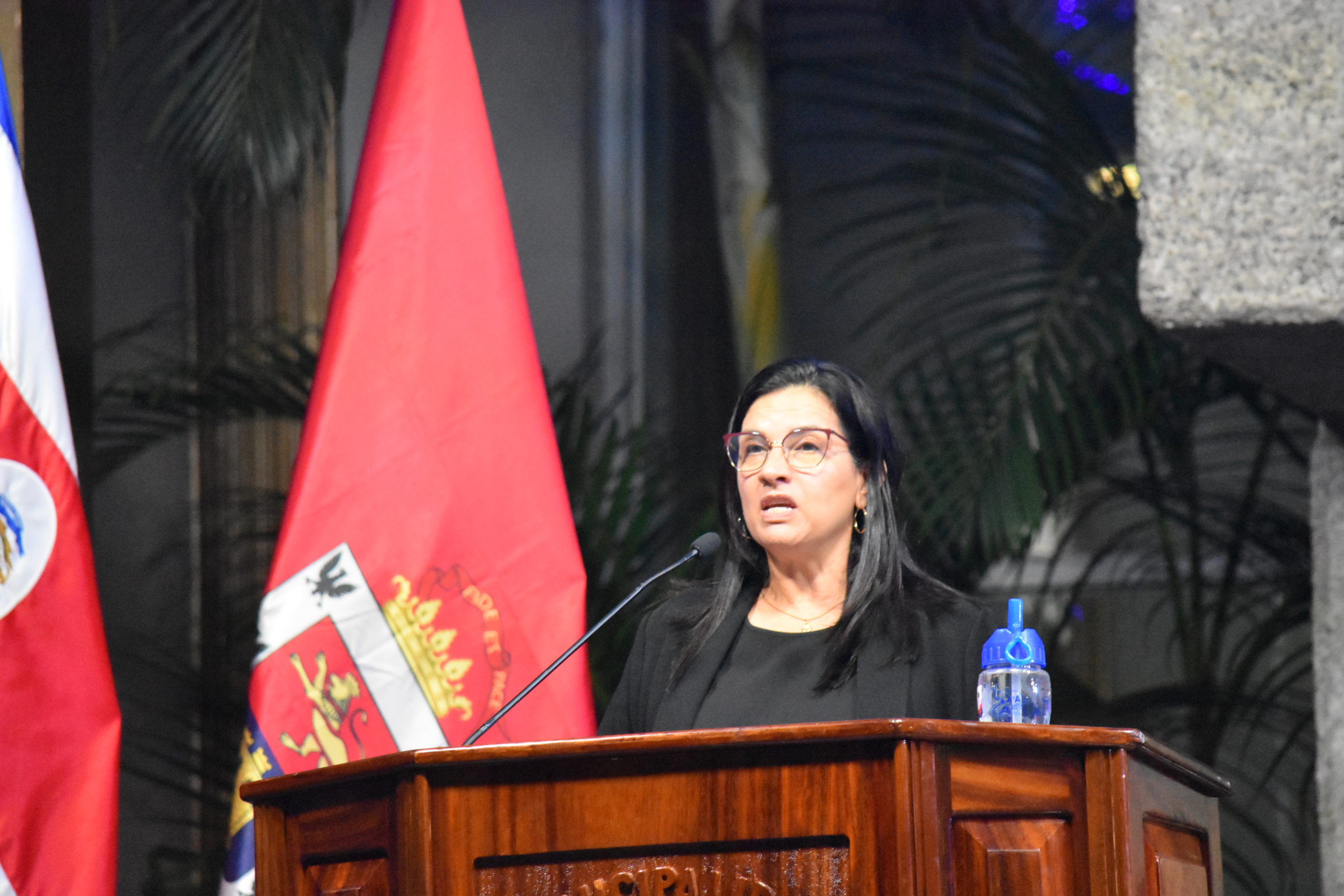 Imagen principal del artículo: Colegio de Ciencias Económicas rechaza nombramiento de Marta Esquivel en el Mideplán