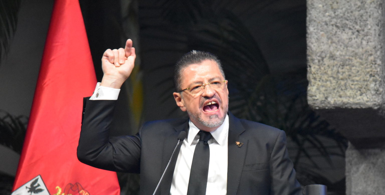 Imagen principal del artículo: TSE ordena tercera investigación preliminar contra Rodrigo Chaves por beligerancia política