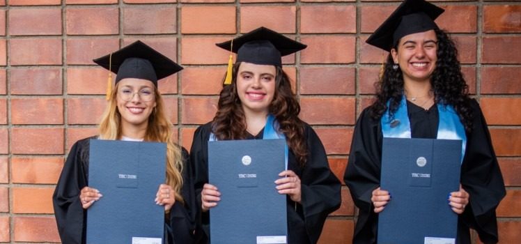Imagen principal del artículo: TEC graduó a las primeras tres mujeres ingenieras físicas de Costa Rica y Centroamérica