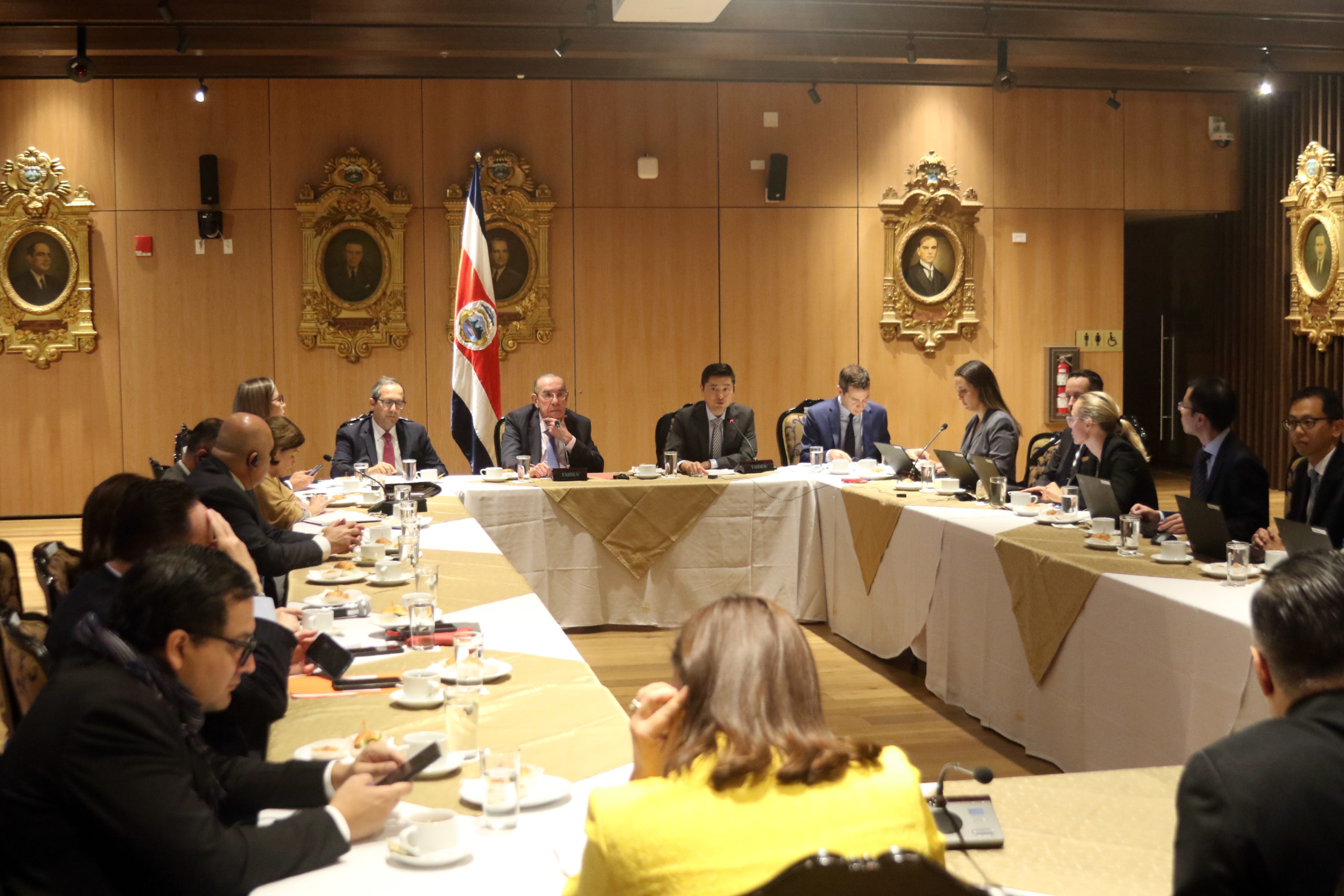 Imagen principal del artículo: Equipo técnico del FMI lamenta impacto de rebaja del marchamo y ley para salir de lista de la UE