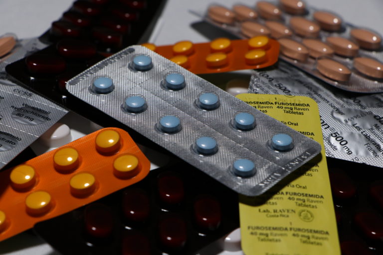 COLPER y UCIMED reciben medicamentos vencidos hoy y mañana