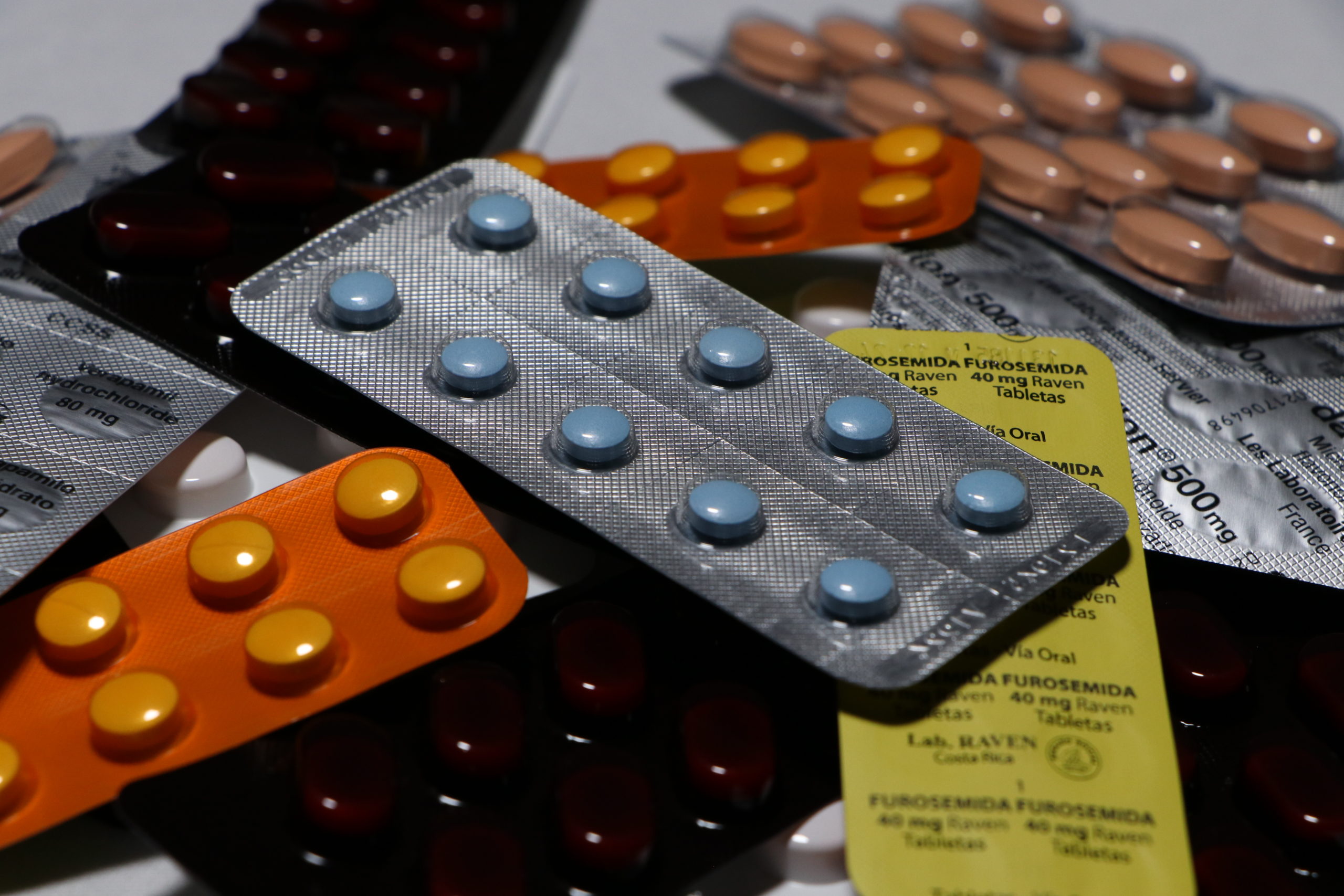 Imagen principal del artículo: COLPER y UCIMED reciben medicamentos vencidos hoy y mañana