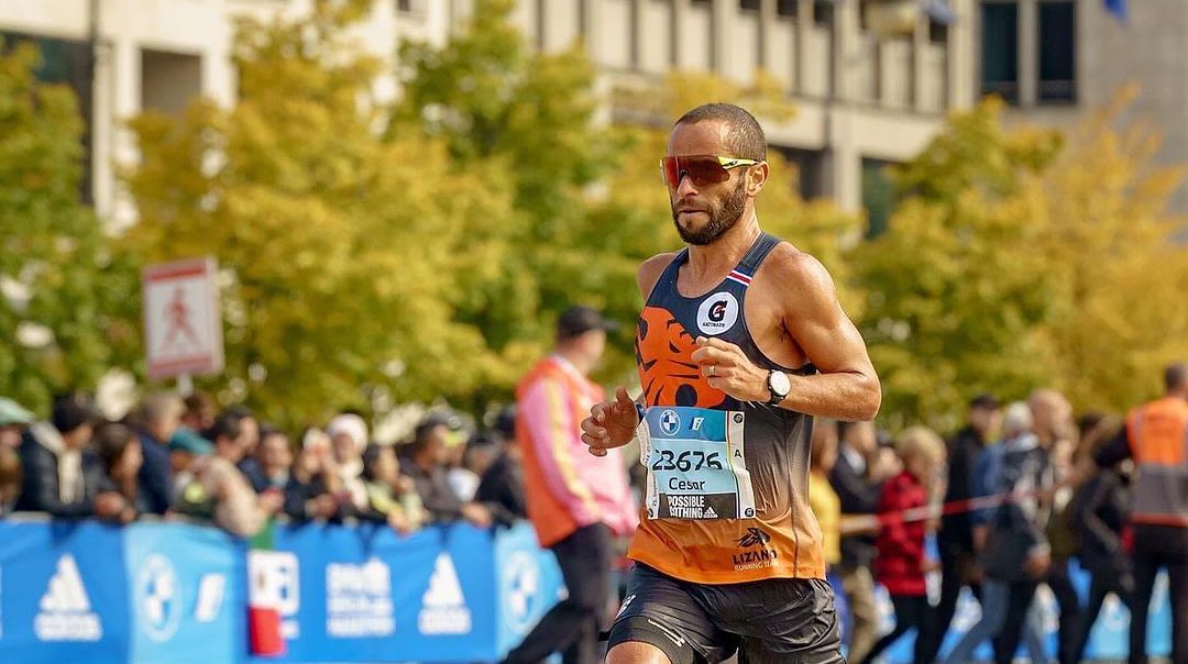 Imagen principal del artículo: Costa Rica tiene nuevo campeón mundial: maratonista César Lizano triunfa en Chicago