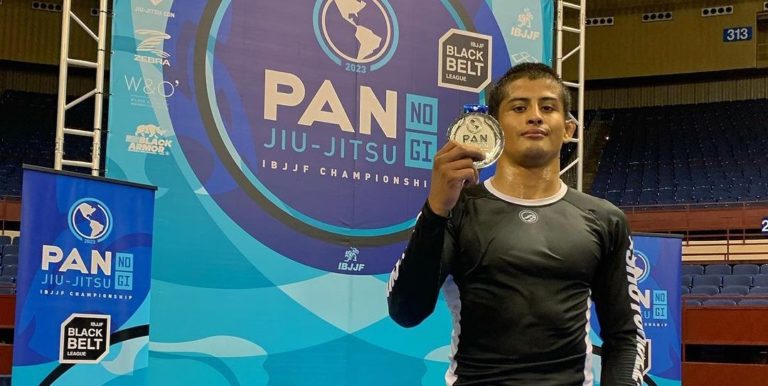 Atleta tico de jiu-jitsu Julián Espinosa se proclama subcampeón sin kimono de América