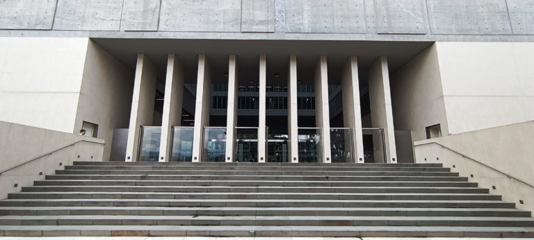 Oda al relajo: Asamblea se enreda sola, la Sala se viste de camaleón y el TSE... calladito más bonito