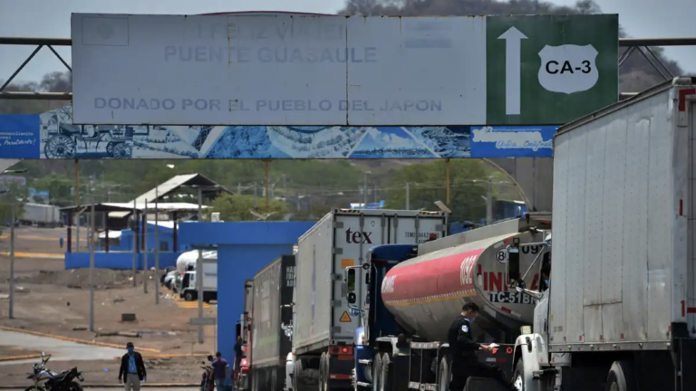 Industriales centroamericanos urgen flexibilizar el paso a los transportistas de Honduras y Costa Rica