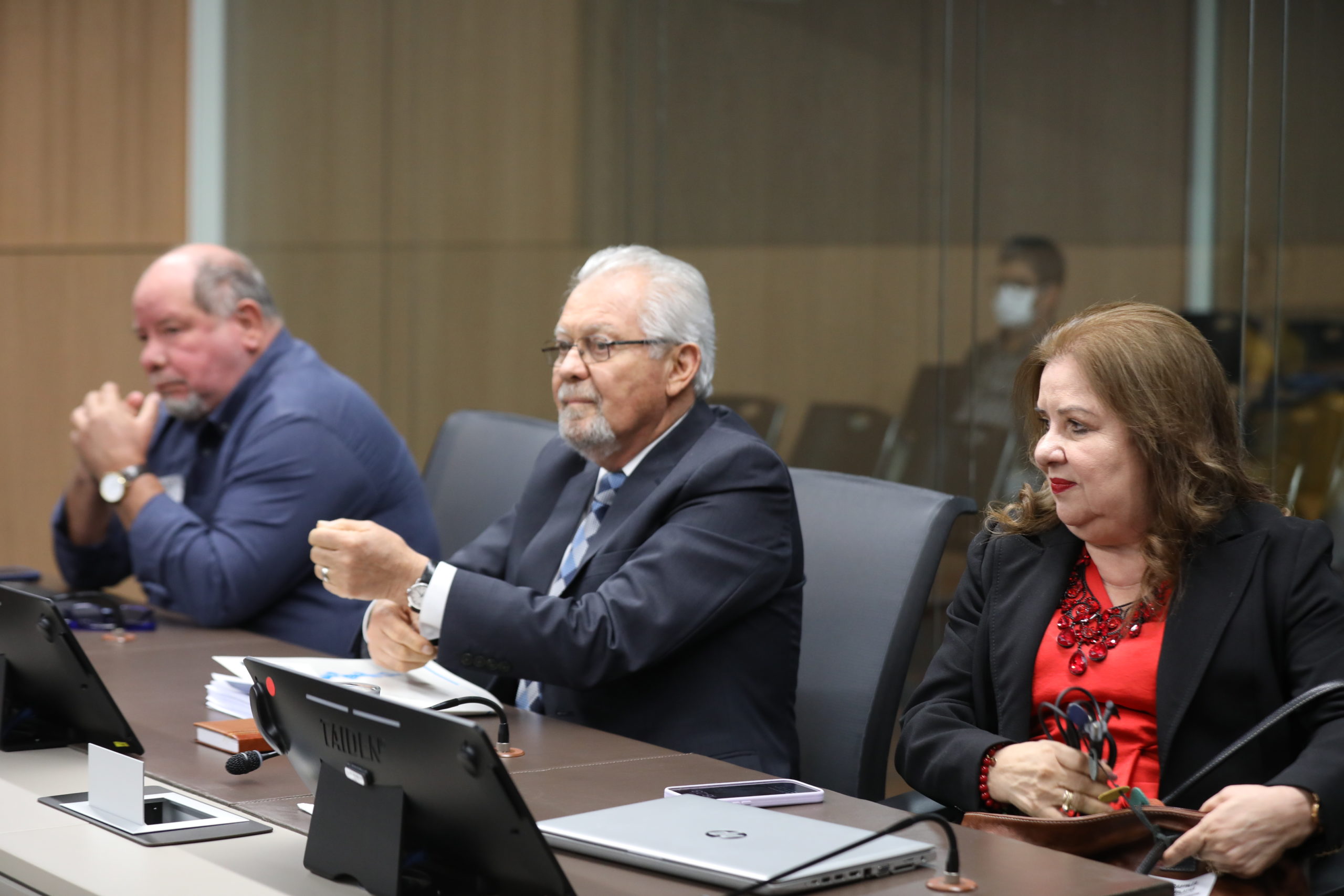 Imagen principal del artículo: Cayó, harto y resignado, Carlos Salazar Vargas