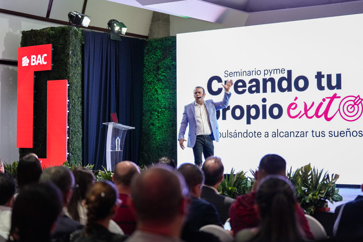 Imagen principal del artículo: Pymes podrán capacitarse de forma gratuita en la "Universidad BAC" en 2024
