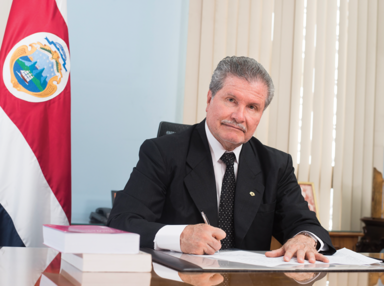 Estados Unidos revoca visa al magistrado Fernando Cruz