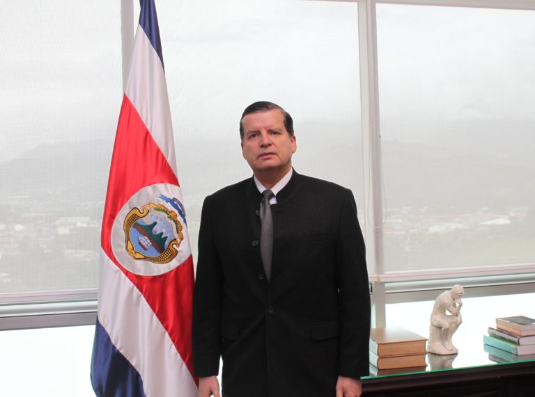 Magistrado Jorge Araya formaliza solicitud de reelección en la Sala IV