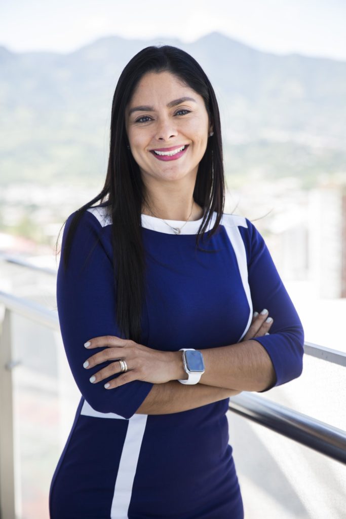 Laura Céspedes, Gerente Senior de Productos de Depósito de Scotiabank.