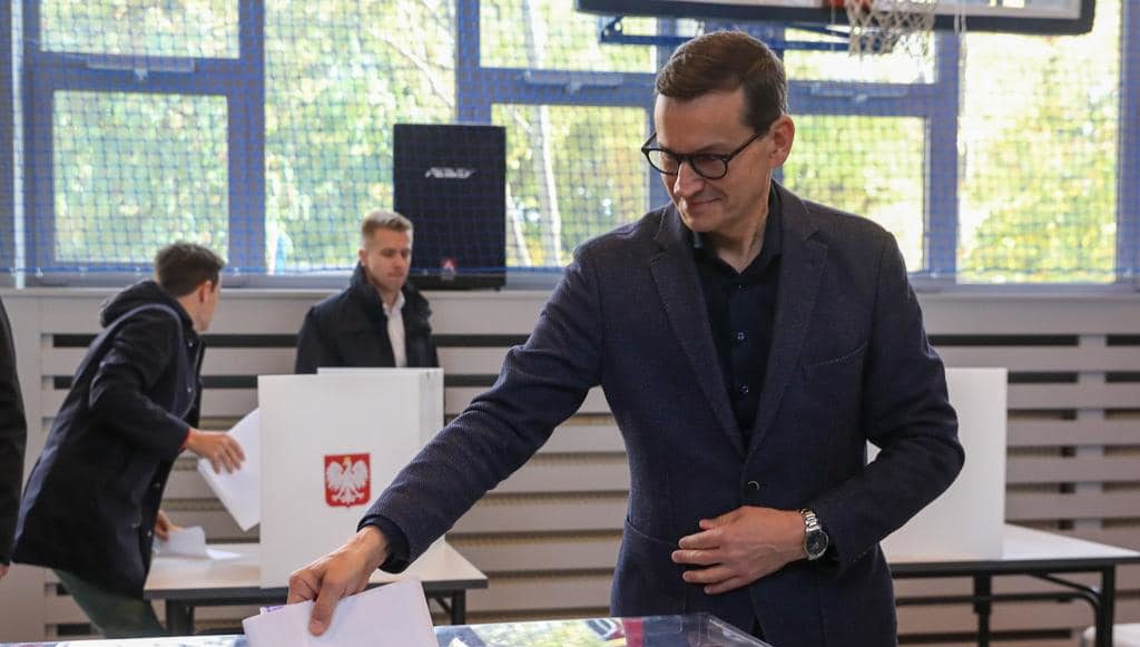 Imagen principal del artículo: Partido oficialista polaco no logra mayoría para un nuevo periodo