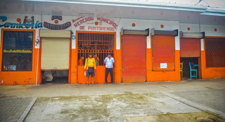 Ministerio de Salud clausura Mercado Municipal de Puntarenas