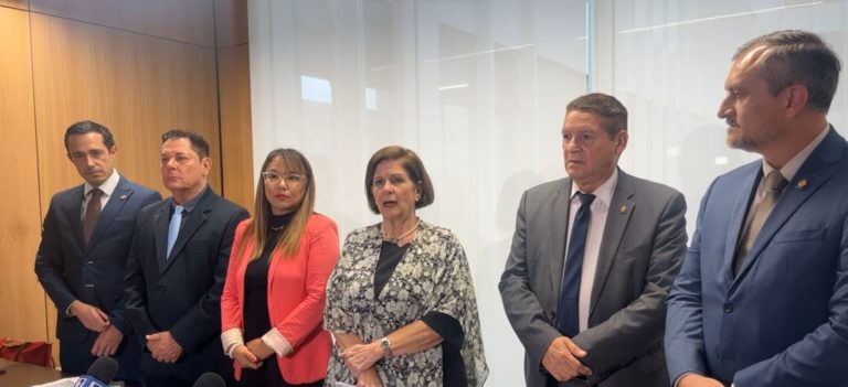 Ocho congresistas apelan decisión del PPSD de separarlos del partido