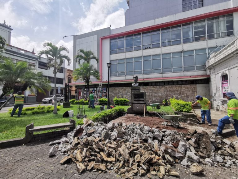 Artistas de Italia, Francia y España remodelan 3 áreas verdes en San José