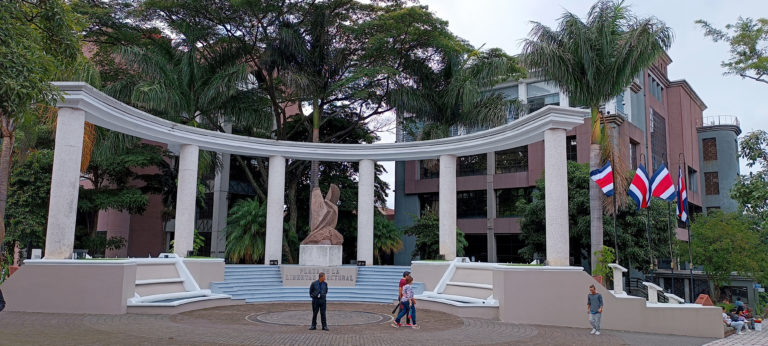 Comisión de reformas electorales avala dos proyectos para reforzar prohibición de beligerancia política