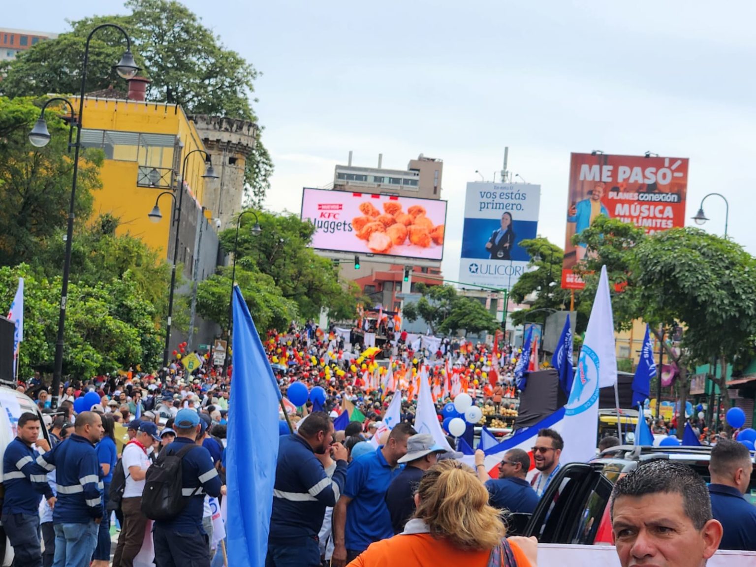 Imagen principal del artículo: Marcha nacional protestó frente a Casa Presidencial: "Aquí está el chop suey”