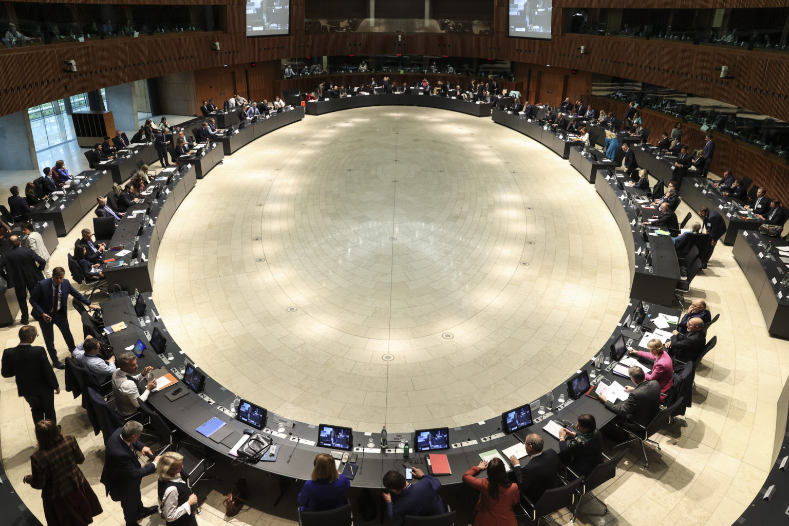 Imagen principal del artículo: Costa Rica sale de la lista de paraísos fiscales de la UE tras resello del Congreso