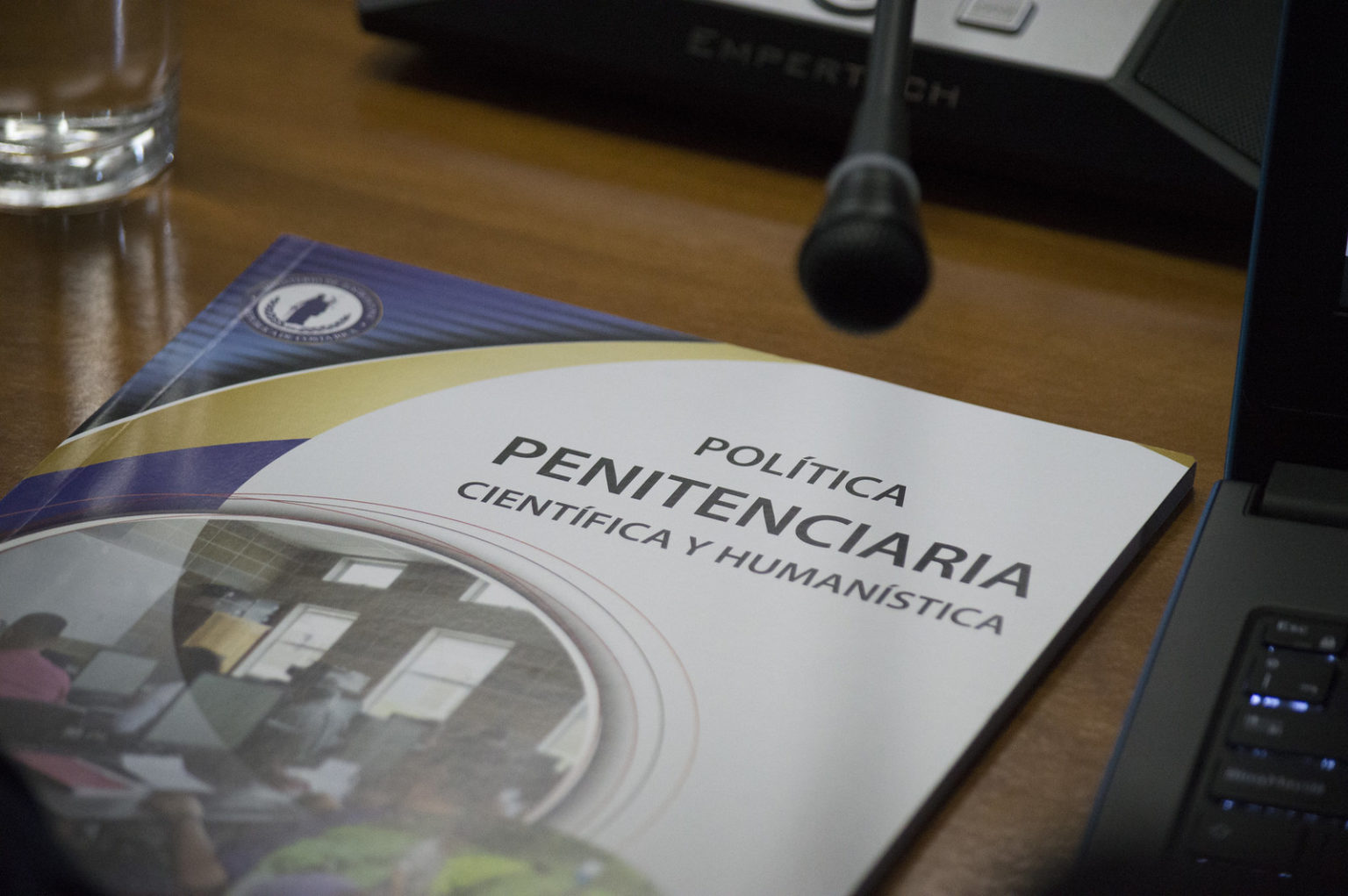 Imagen principal del artículo: Pese a amenaza de veto de Chaves, Congreso da primer debate a Ley de Ejecución de la Pena