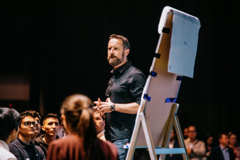 "Innovar en nuestro ADN": exvicepresidente de Disney compartió claves para la creatividad empresarial