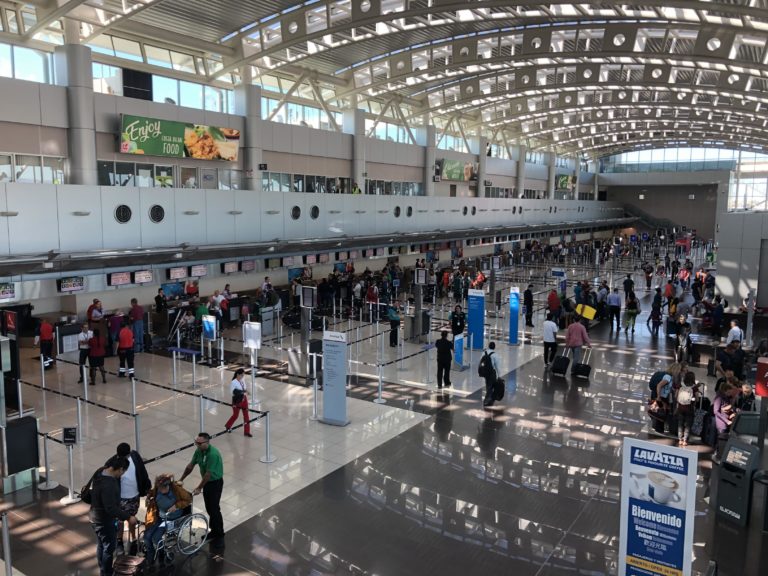 Ingreso de turistas por vía aérea creció un 1% en 2025