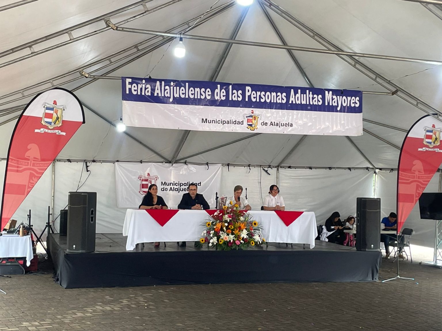 Imagen principal del artículo: Municipalidad de Alajuela condona deudas a adultos mayores en condición de pobreza