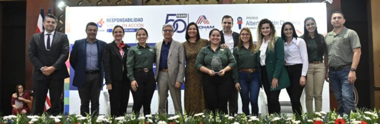 AmCham reconoce a empresas y a periodistas que promuevan la responsabilidad social