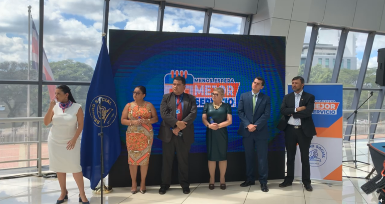 CCSS presenta plan para bajar listas de espera