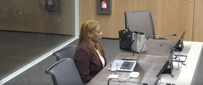 Exgerente de JPS confirma presiones de Esmeralda Britton para contratar a Sinart