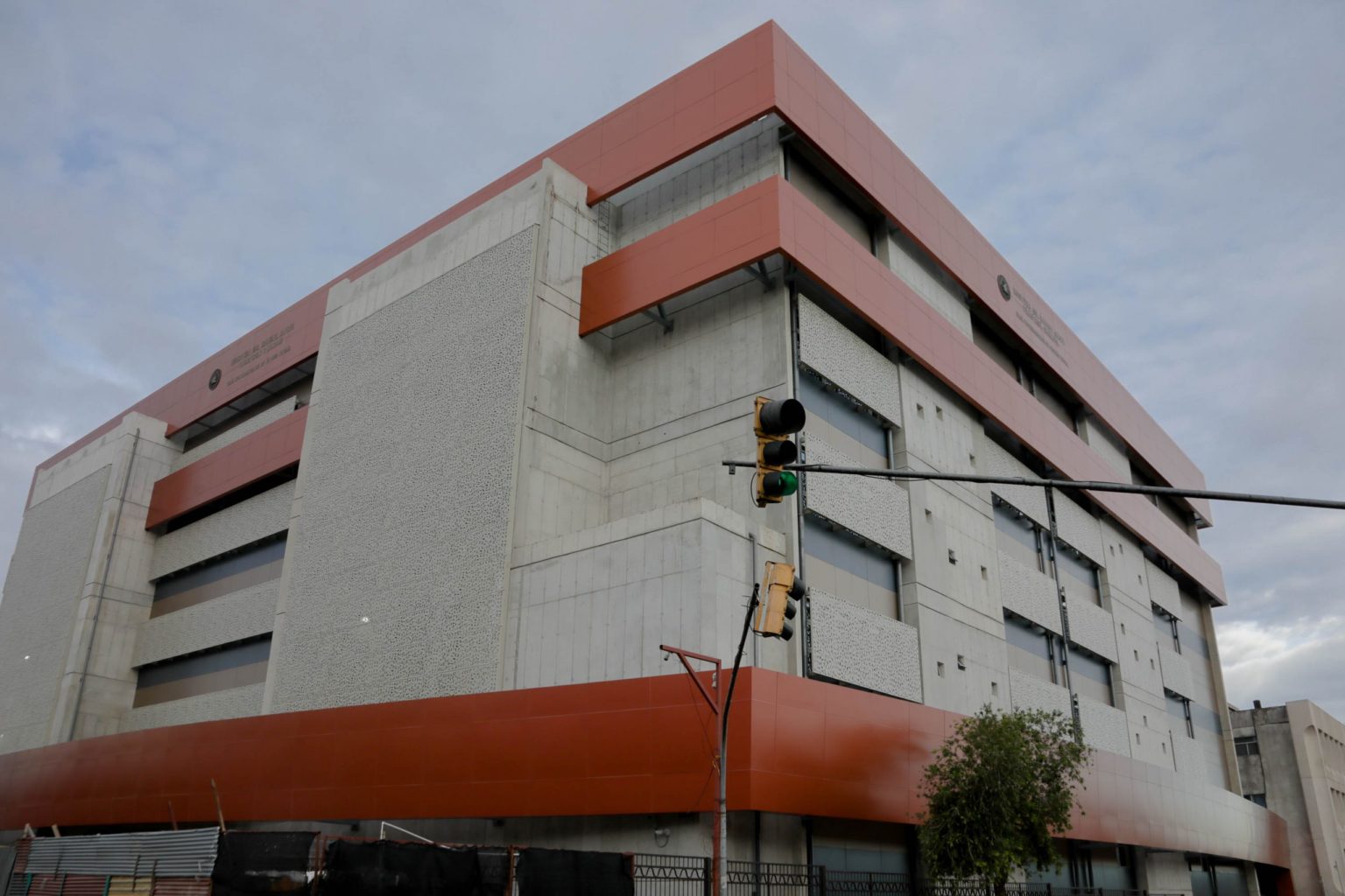 Imagen principal del artículo: CCSS aprueba creación de 550 nuevas plazas para fortalecer servicios de salud