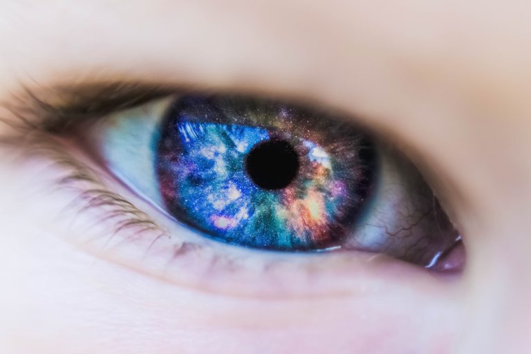 Devolver la mirada no es suficiente