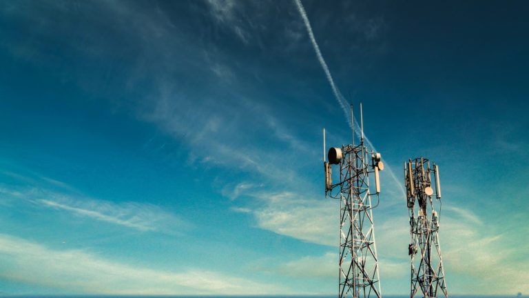 Estudio de la UNA prevé "graves perjuicios económicos y sociales" por decreto sobre 5G