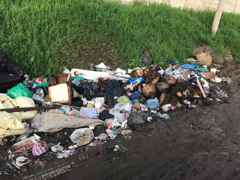 Vecinos de La Carpio piden cierre de botadero de basura y denuncian que carecen de agua potable