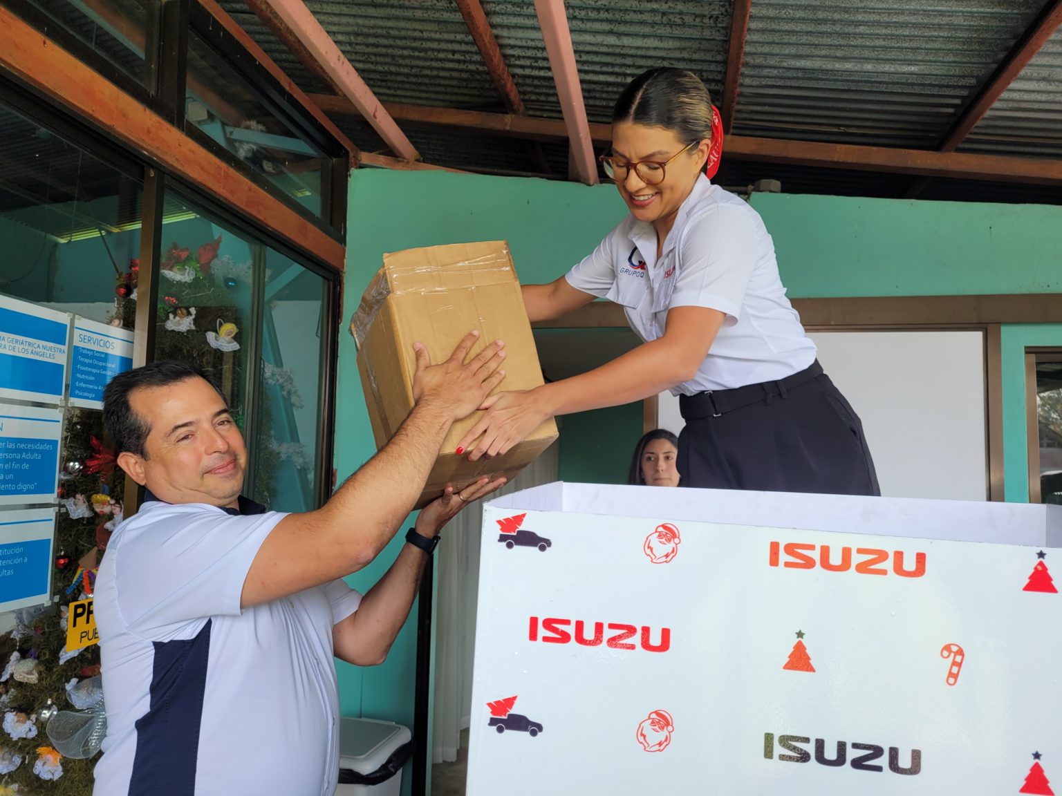 Imagen principal del artículo: Isuzu lleva esperanza y bienestar a 65 personas adultas mayores de la zona de Heredia