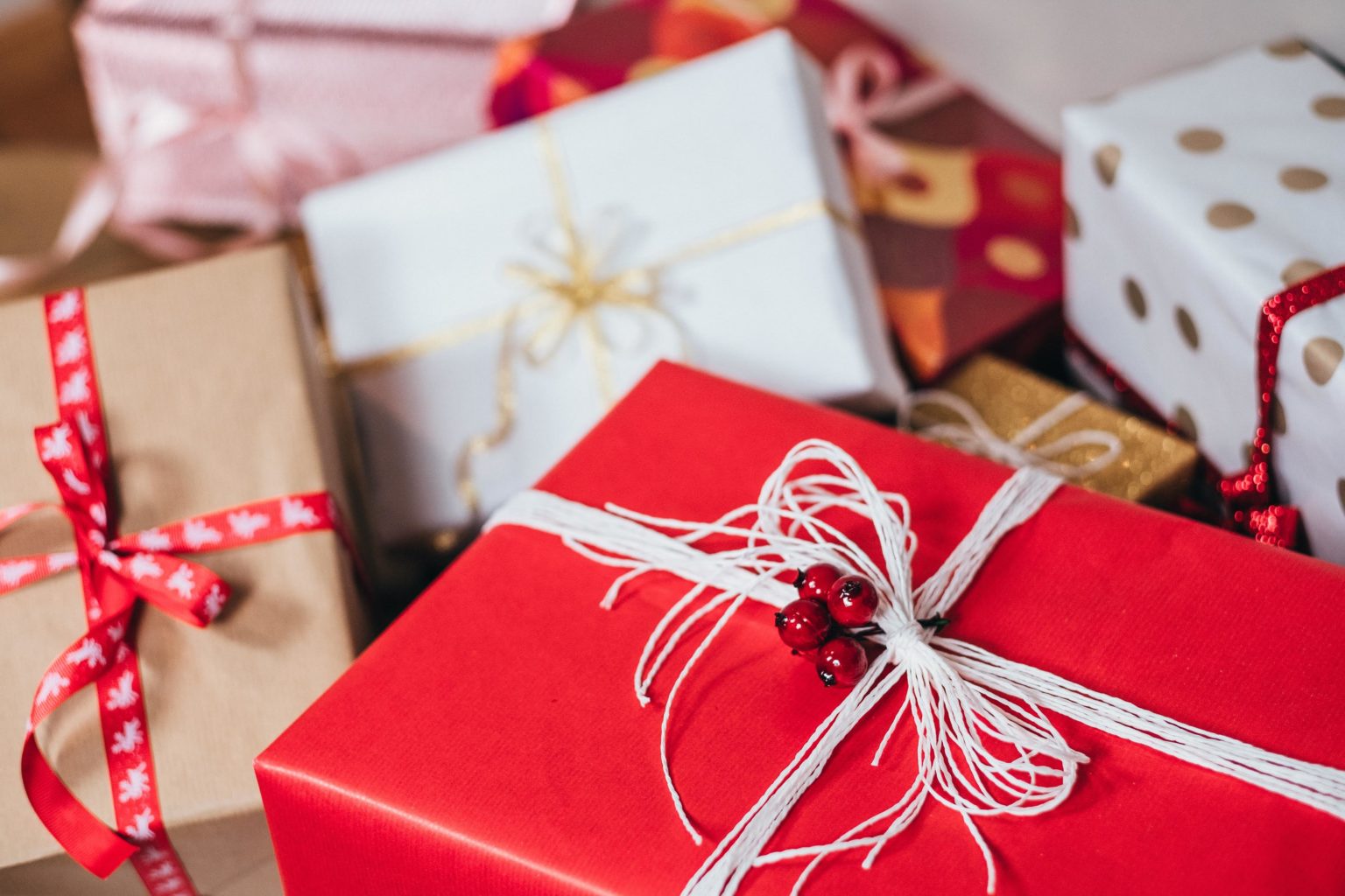 Imagen principal del artículo: Tendencias en decoración navideña: colores que impactarán esta navidad