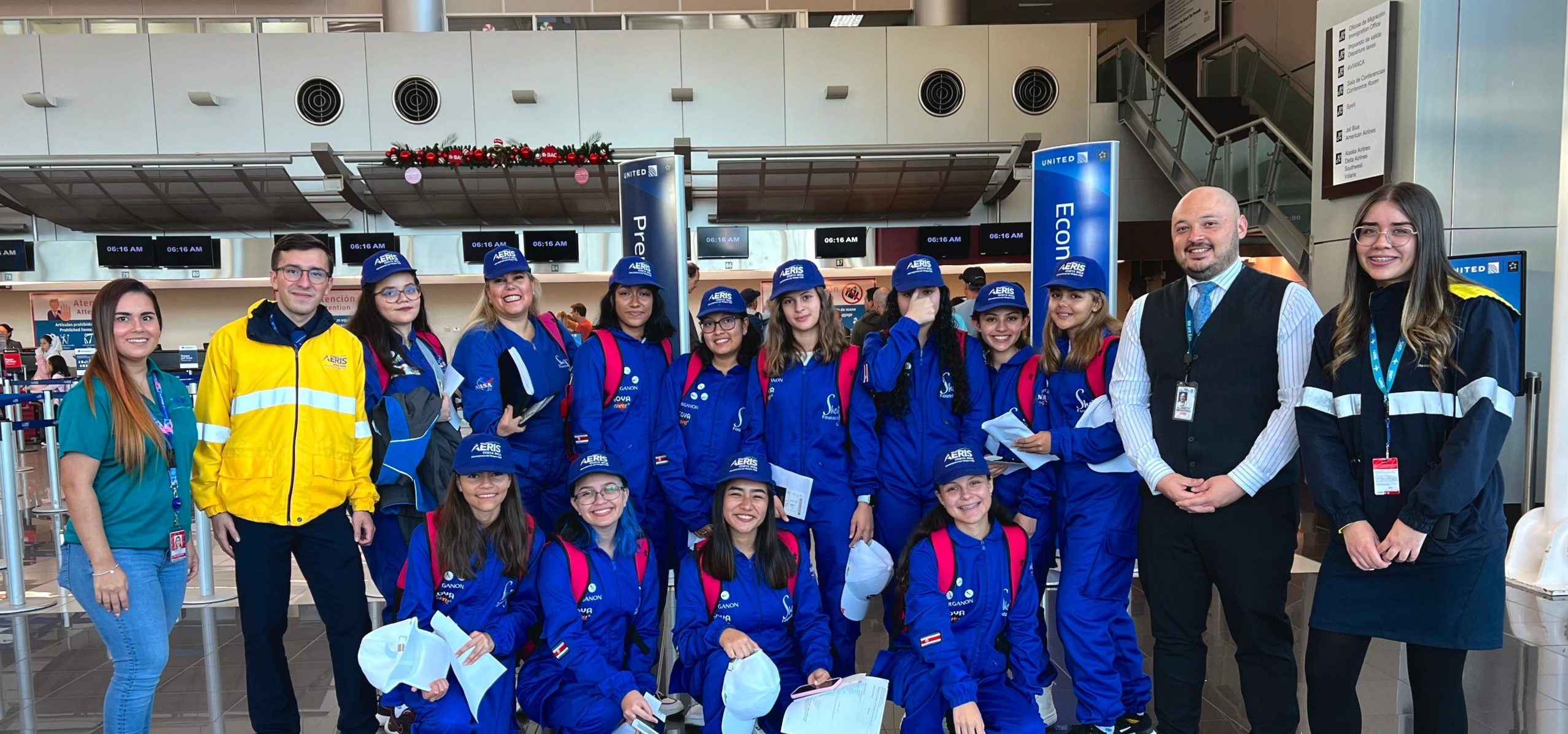 Imagen principal del artículo: Programa “Ella Es Astronauta” lleva a 10 jóvenes ticas a que refuercen conocimientos STEAM en la NASA