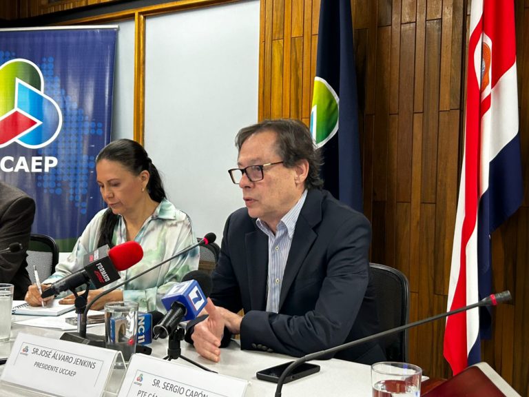 Encuesta Uccaep: 2 de cada 3 empresas no implementarían jornadas 4x3