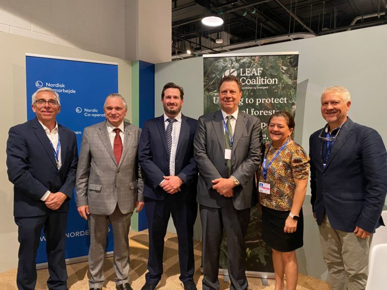 Costa Rica firma contrato por $10 millones para reducir emisiones contaminantes