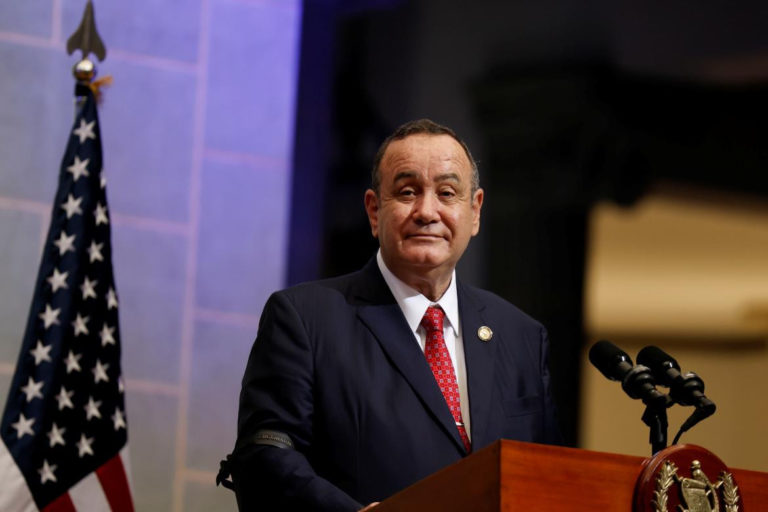 Estados Unidos señala de corrupto a expresidente de Guatemala y le prohíbe la entrada al país