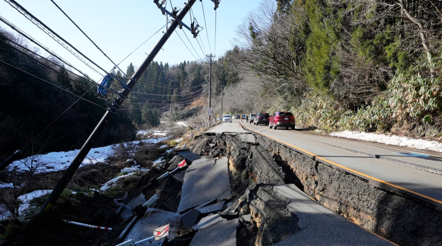 Imagen principal del artículo: Asciende a 57 la cifra de muertos tras terremoto de 7,6 en Japón