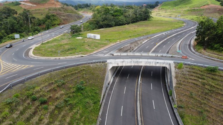 Gobierno y BID firman crédito de $225 millones con la intención de finalizar carretera a San Carlos
