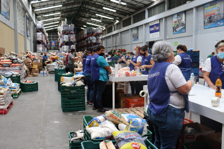 FIFCO dona 16 millones de colones al Banco de Alimentos para apoyar a personas en riesgo social