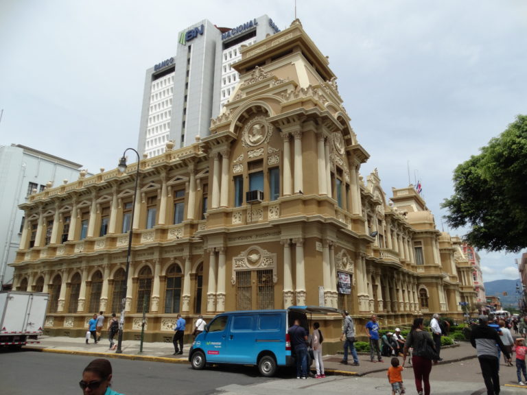 Ejecutivo tiene abierta postulación para puesto en junta directiva de Correos de Costa Rica
